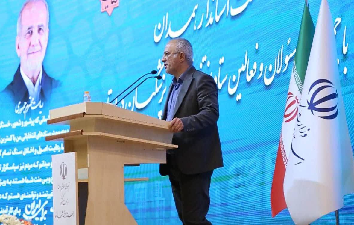 همدان محل کارآموزی و رزومه سازی نیروهای غیربومی نیست