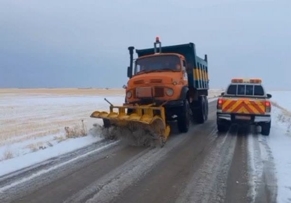 بارش برف و باران در جاده‌های استان/رانندگان احتیاط کنند